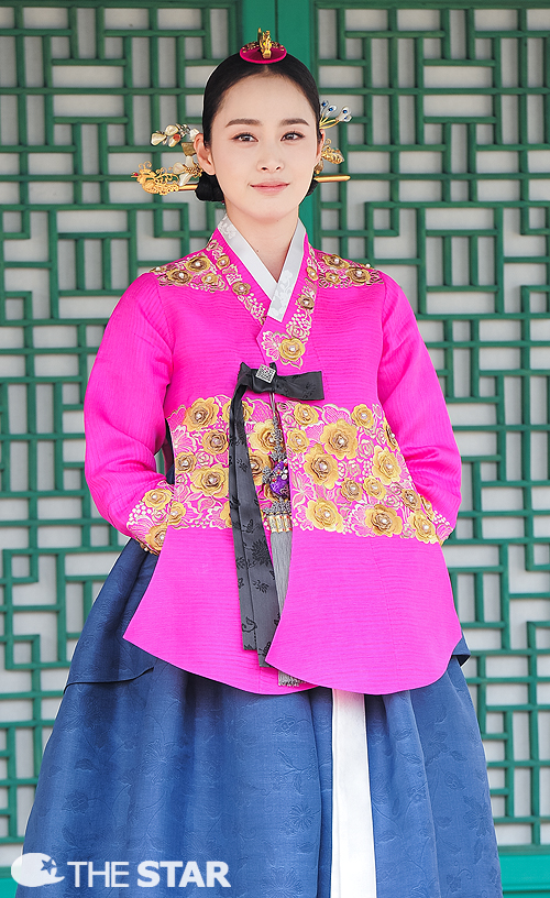 '' ڰȸ ռ  ϰ ִ  /  : Ÿ ؿ , star@chosun.com