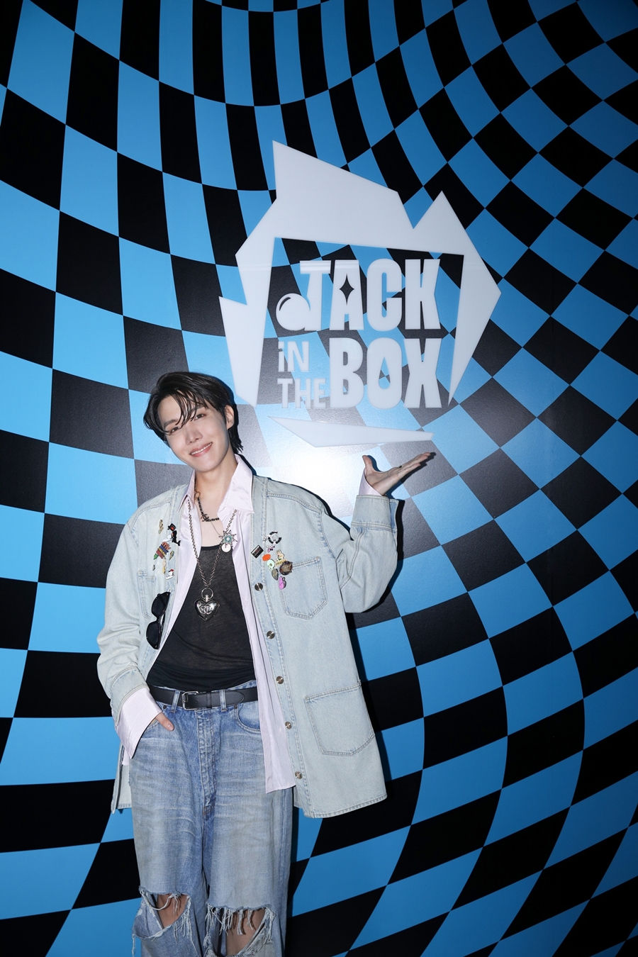 방탄소년단, 美 빌보드 연말 결산 차트 상위권 휩쓸어…'21세기 팝 아이콘' 