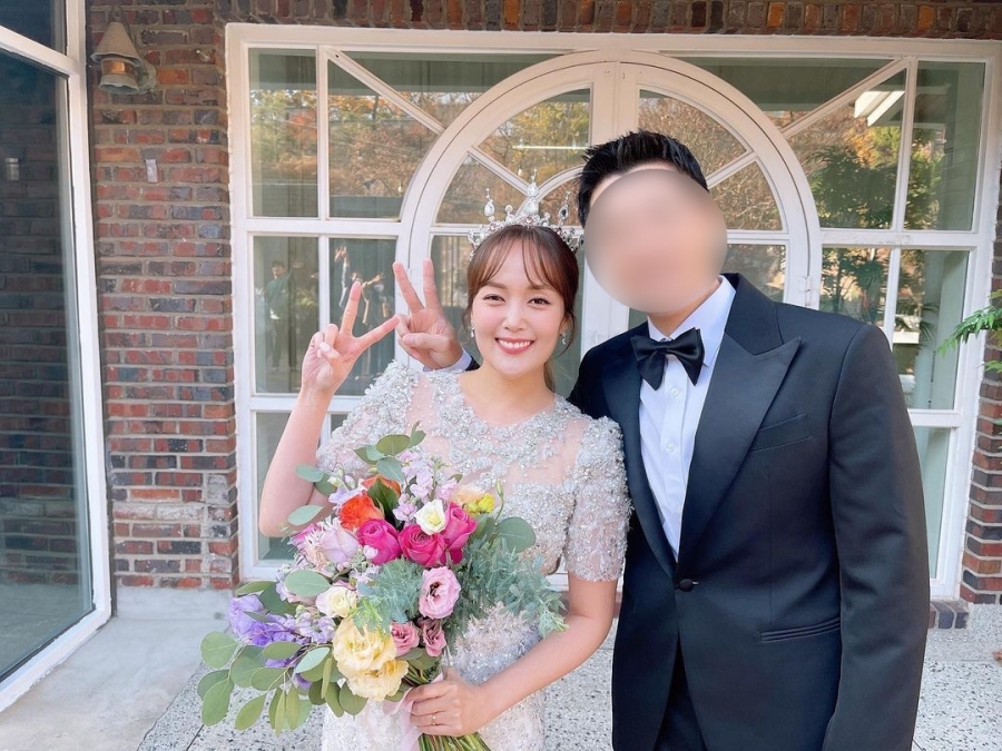 개그우먼 김진아 결혼, 사회 이용진→축가 김해준…행복·웃음 가득 결혼식