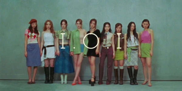 아이오아이, 첫 단체 비주얼 포착