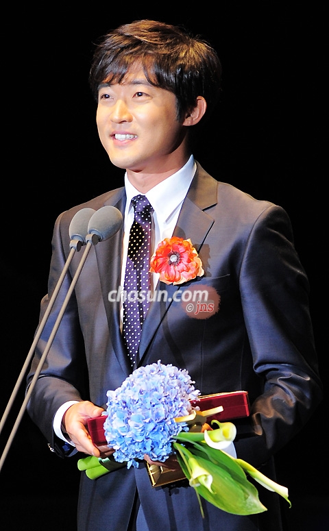  : Ϻ Ϻ ̴  leedaedeok@jp.chosun.com