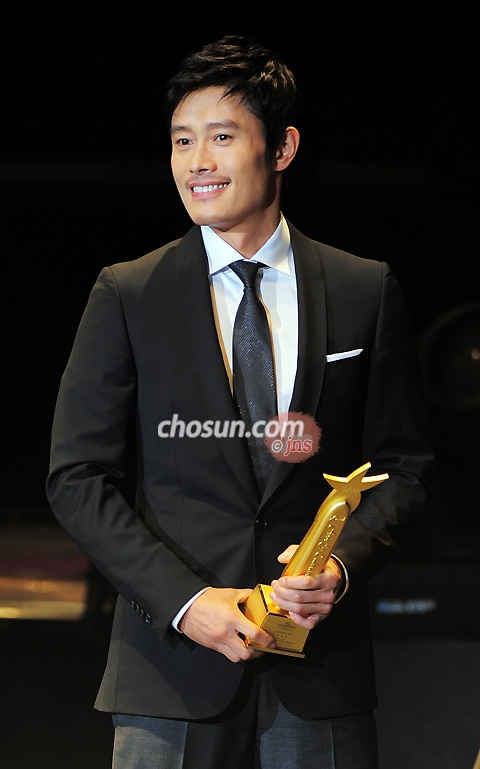  : Ϻ Ϻ ̴  leedaedeok@jp.chosun.com
