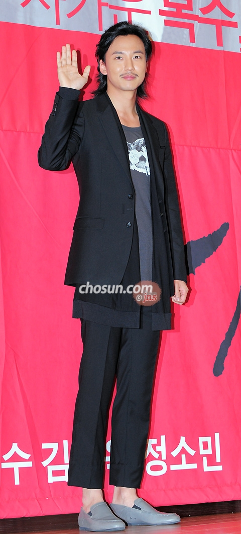 ȭ���� �ϴ� �賲��, 'Ǫ���� �̼�'