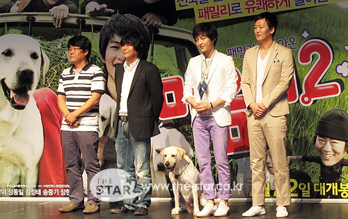 사진 : 영화 <마음이2> 제작보고회에 참석한 이정철 감독과 주연배우들
