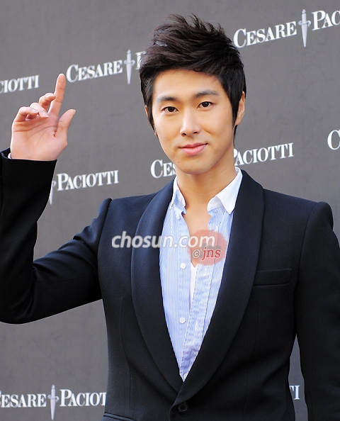 유노윤호, '이런 행사엔 저같은 댄디남이 딱이죠!'