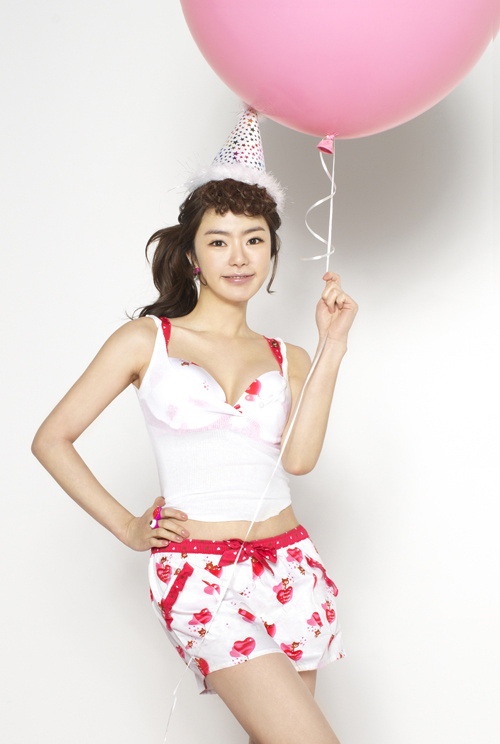 서우, 큐티+섹시 화보 공개 '볼륨몸매 최강자'