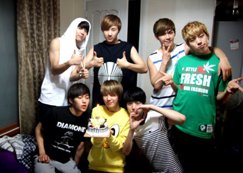 ���Ǵ�Ʈ, ���� 1�ֳ� ��� ���� ����� '�α�'