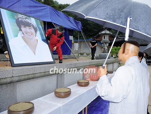 ͺ ڿ, 'ȯϰ  ִ   ̼'