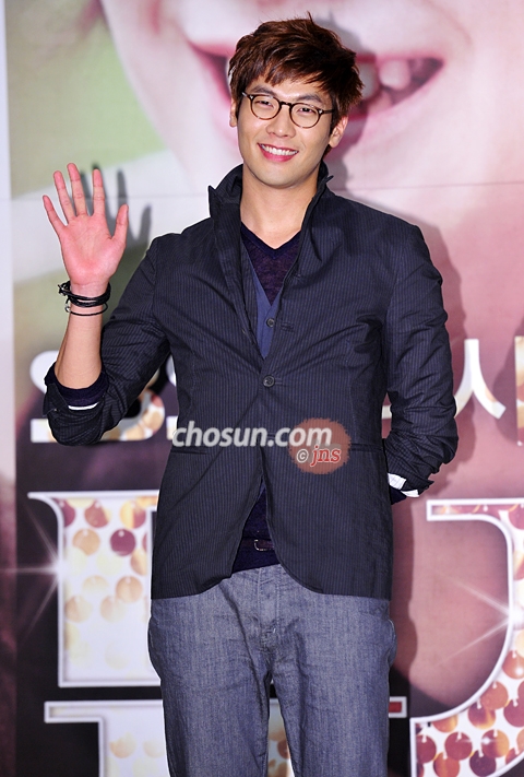  : ϺϺ  press@jp.chosun.com