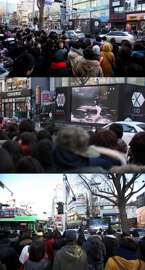 사진 : EXO-K, EXO-M 트럭 / SM 제공 