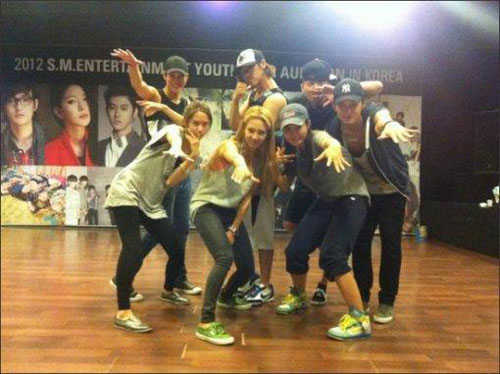 SM콘서트 연습 사진 '이게 바로 K-POP 대표 팀워크!'