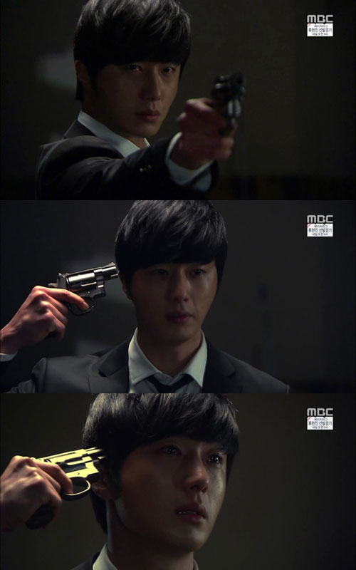 정일우, 자신의 머리에 총구 겨눠 / 사진: MBC '황금무지개' 방송 캡처