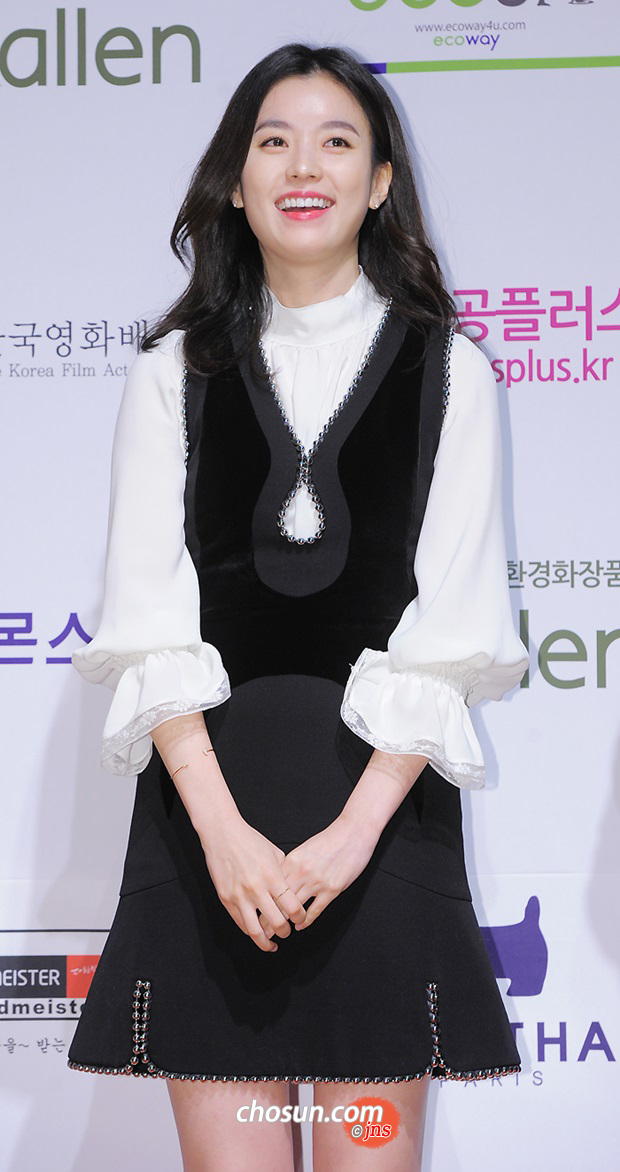 한효주, 치아가 훤히 보이는 '햇살 미소'(2015년 스타의 밤)
