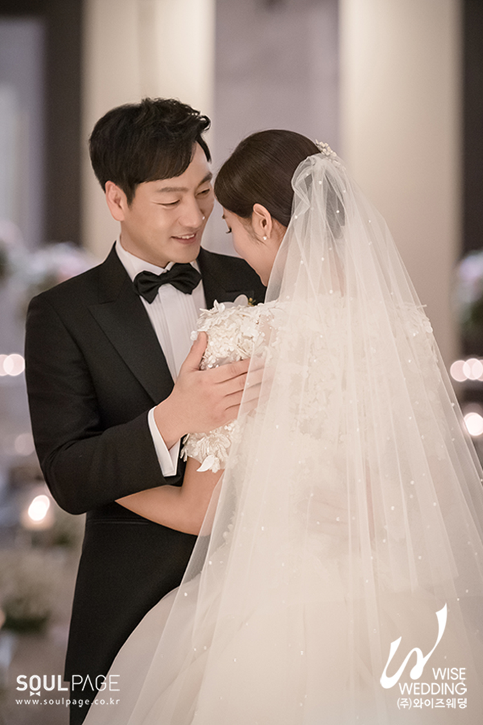 박해수, 결혼식 본식 사진 공개 / 사진: (주)와이즈웨딩 제공