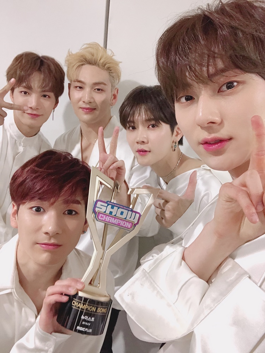 뉴이스트 1위 / 사진: 플레디스 제공