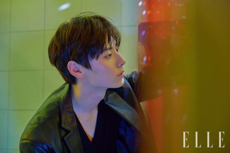 뉴이스트 민현, 성숙미 넘치는 화보 비하인드 공개 / 사진: 엘르 제공