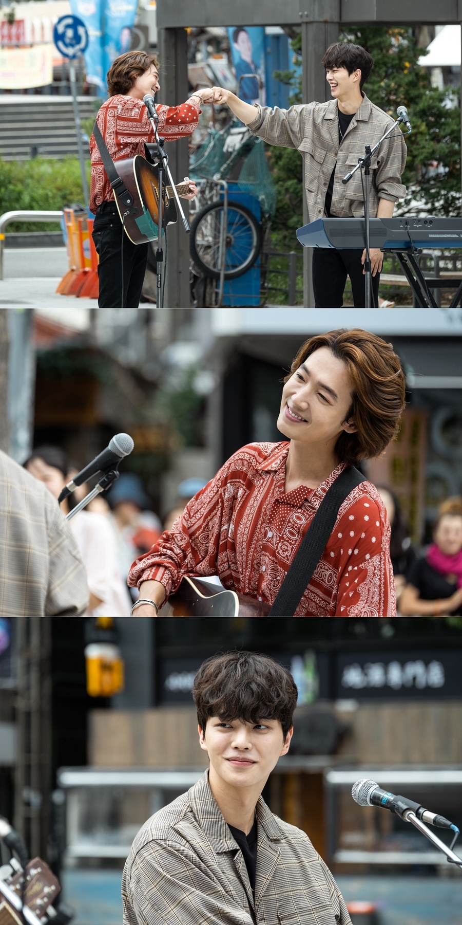 '악마가' 정경호-송강, 둘 만의 버스킹 무대 / 사진: tvN 제공