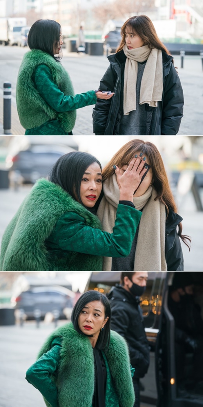 '방법' 조민수, 엄지원 납치 포착 / 사진: tvN 제공