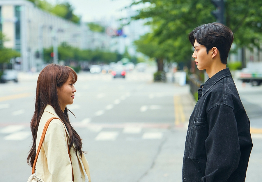 '좋아하면 울리는2' 속 배우 김소현, 송강 / 사진 : 넷플릭스 제공
