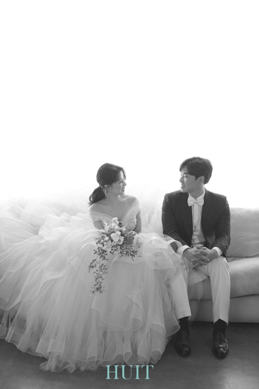 두산베어스 최원준, 오는 12일 4년 만난 연인과 결혼…웨딩 화보 공개