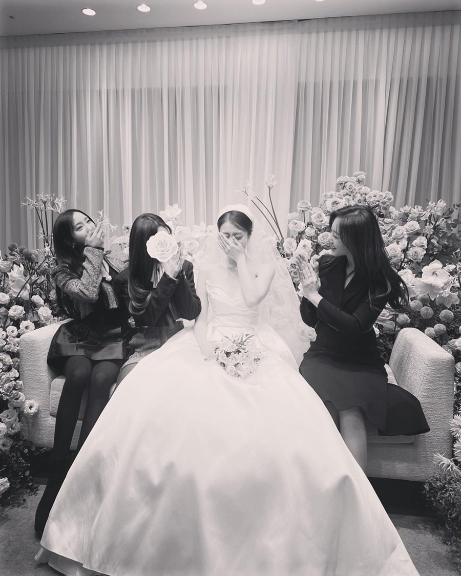 티아라 효민, '황재균♥' 지연 결혼식에 축사…
