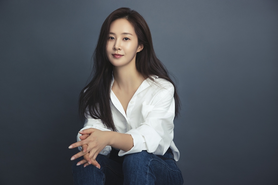 소녀시대 유리, '유리한 홈트' 물품 및 판매 수익금 기부…선한 영향력