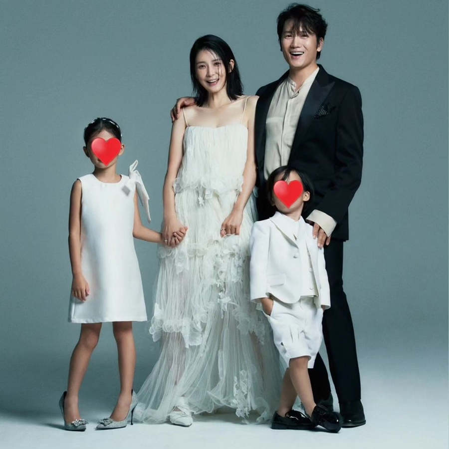 이보영, ♥지성과 결혼 10주년…가족 사진 공개하며 