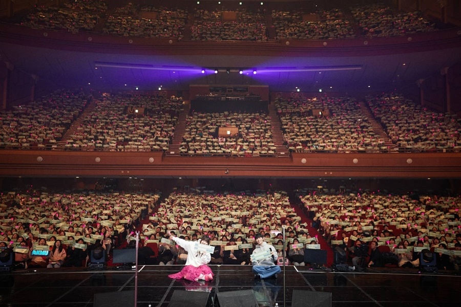 AKMU, 서울 공연으로 전국 투어 포문…꿈꿔왔던 음악 낙원 펼쳤다