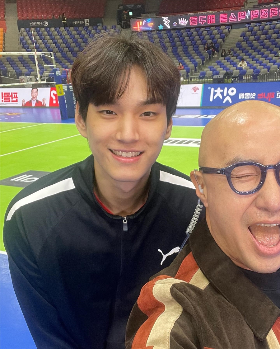 홍석천, 남자 배구 경기장 찾아 행복 미소…이상형 월드컵 우승자는?