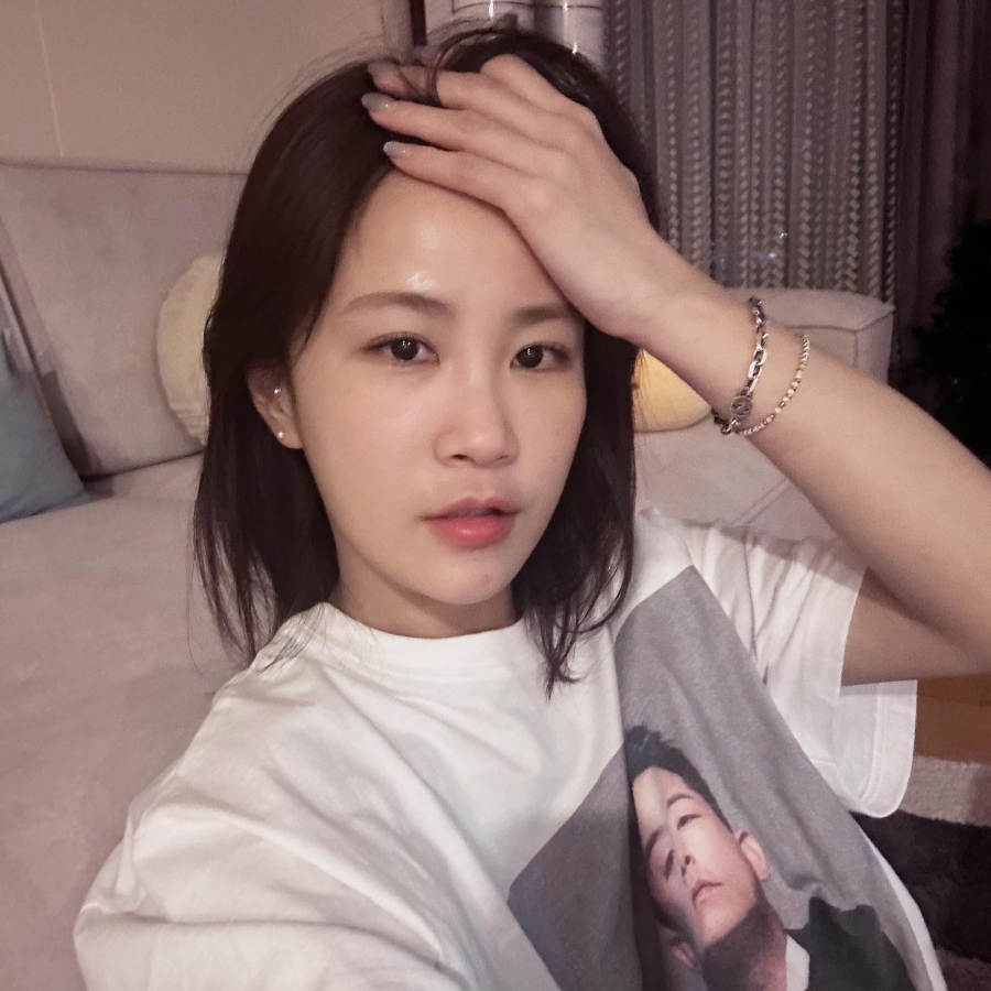 김지민, '♥김준호'를 아예 티셔츠에 새겼네…떨어질 수 없는 개그커플