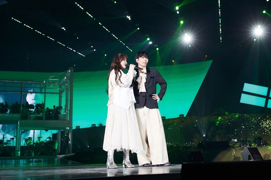AKMU, 팬들과 완성한 사랑의 서약…'10주년' 총망라한 콘서트 '10VE'