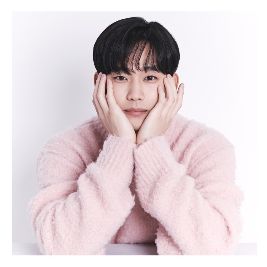 김수현, 귀엽고 포근하고 훈훈하고…채도 자체가 인간 '핑크빛'