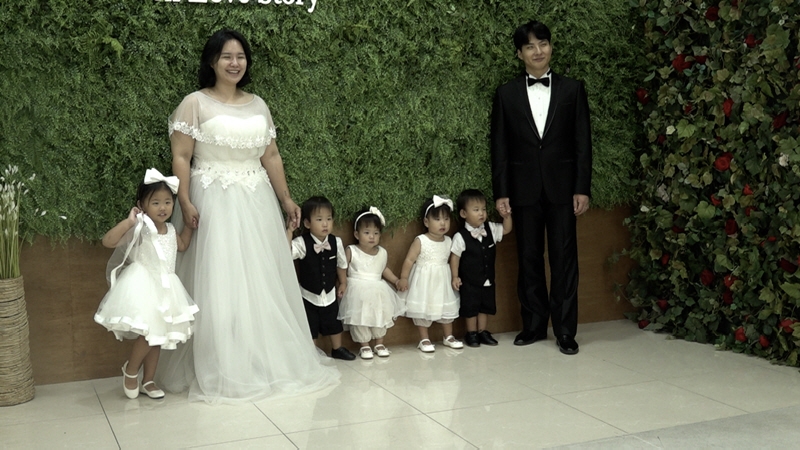 '국내최초' 자연분만 네쌍둥이, 근황 '첫째·셋째 큰 수술 후 고맙고 대견'