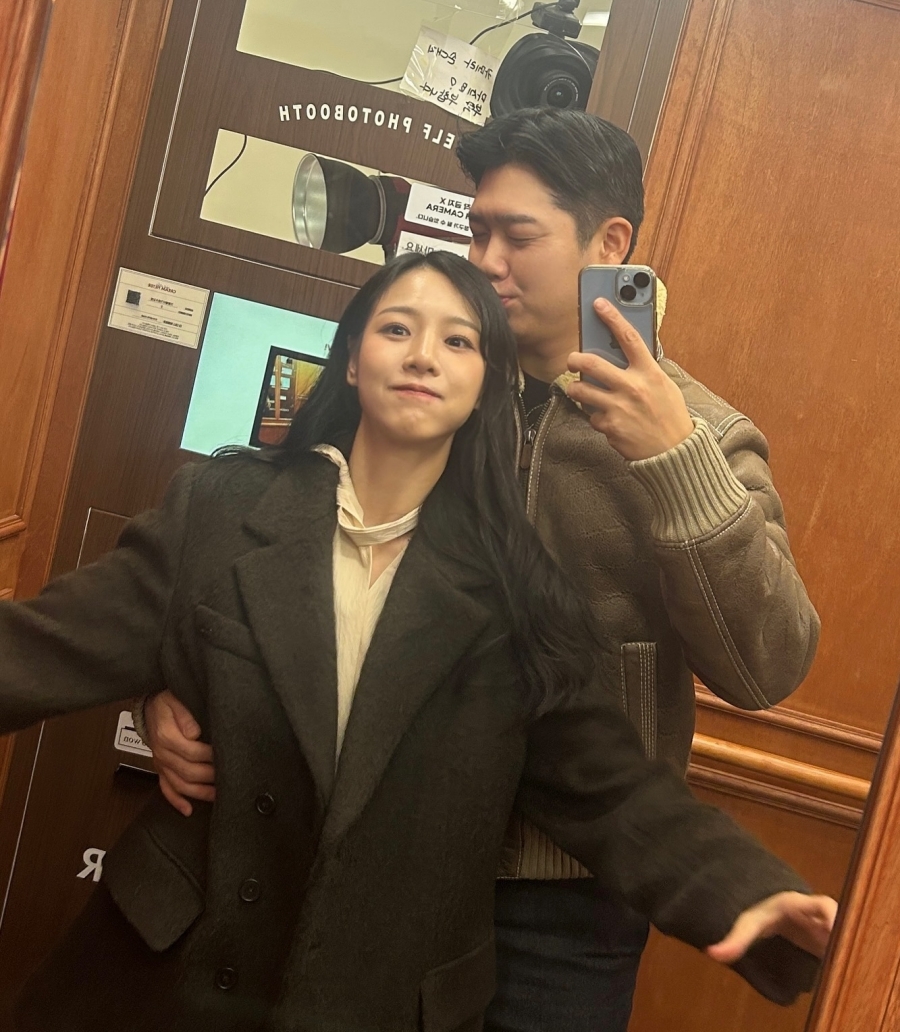 22기 옥순♥경수, 머리에 뽀뽀 쪽 럽스타그램 공개 