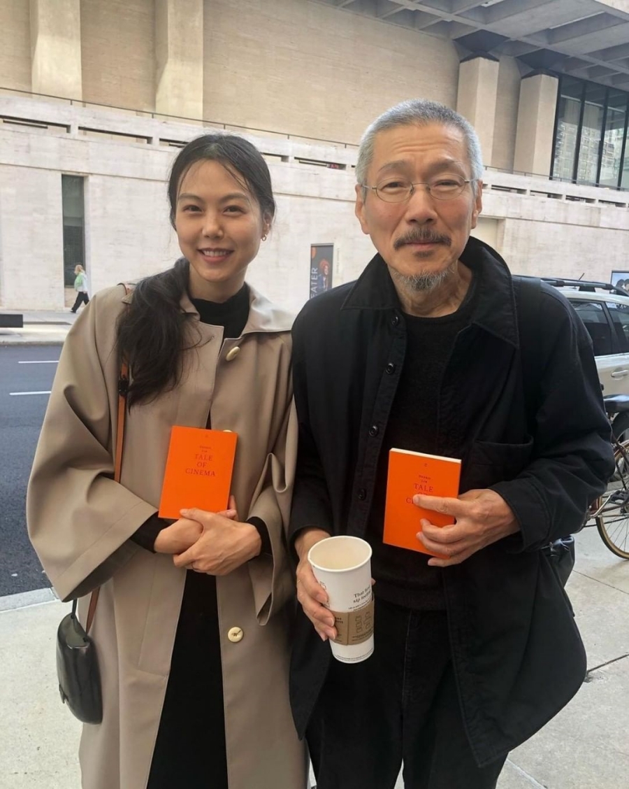 '홍상수♥' 김민희, 임신 6개월 근황 포착…올 봄 출산 예정