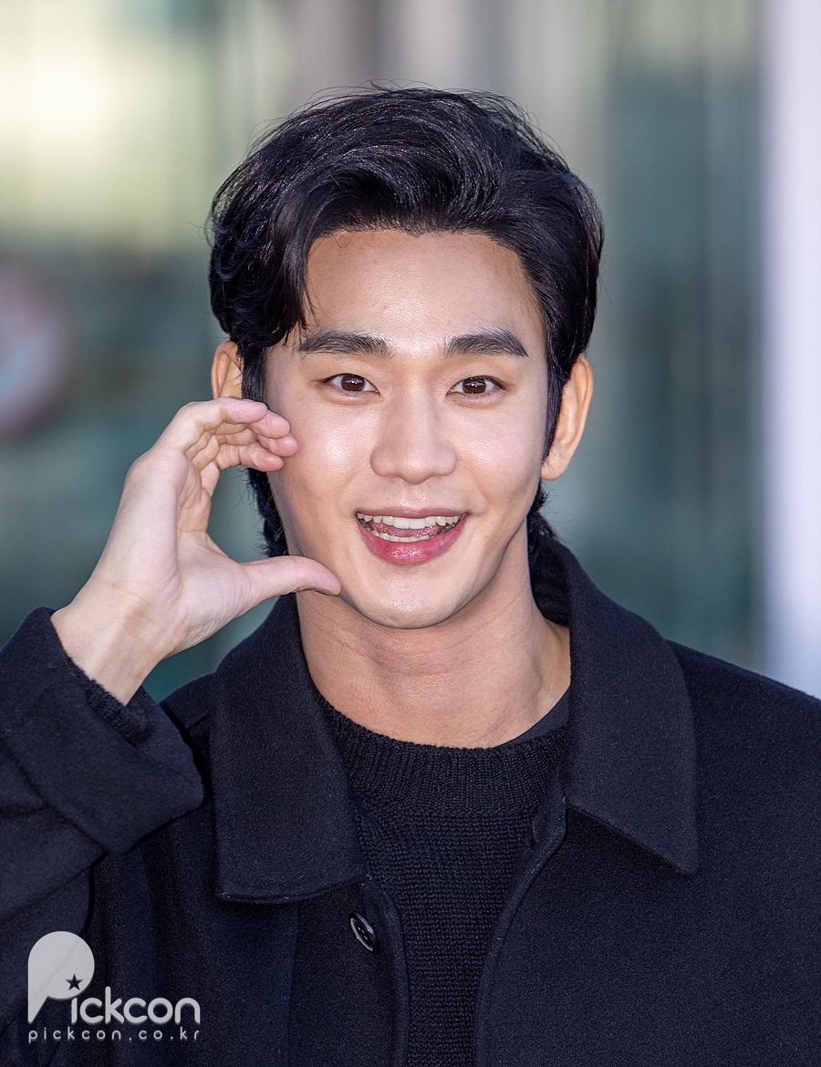 김수현 공항패션 / 사진: 픽콘DB