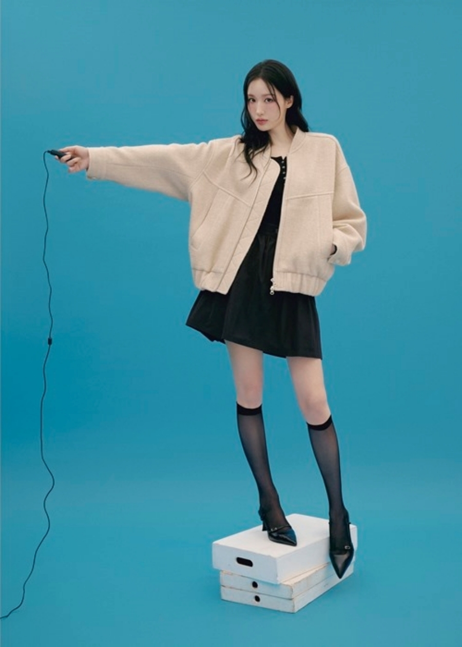 조혜주, 11자 각선미로 자랑한 실루엣…장난꾸러기 소녀[화보]