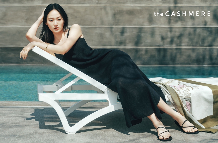 신현지, 바쁜 일상 벗어나 '여름의 휴식'…세련된 스타일 제안 [화보]