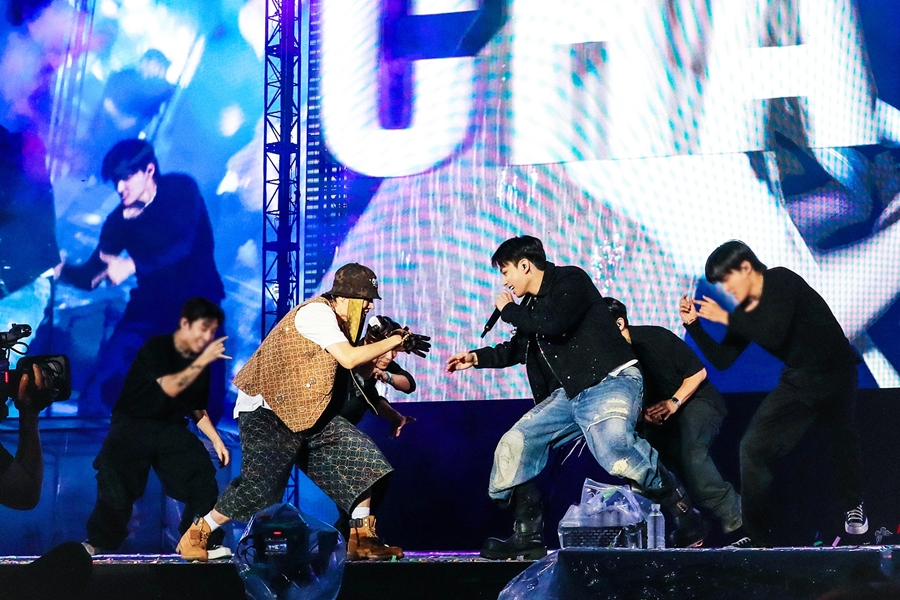 BTS ü 𿴴١ȩ,  5 4õ  ϸ ַ  ǳ 