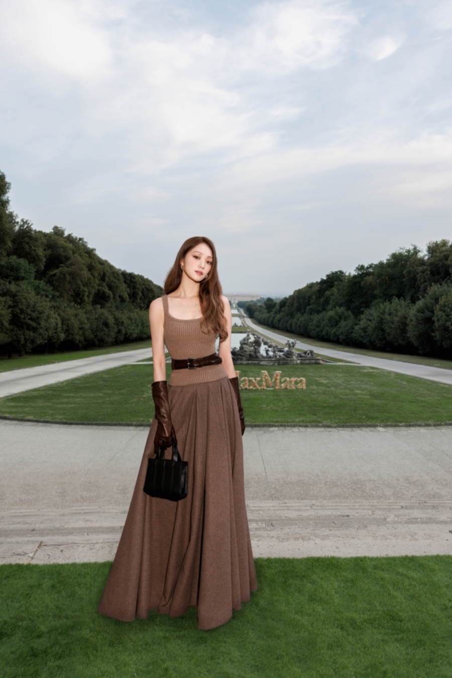 이성경, 고급스러운 황녀 아우라…막스마라 쇼 참석[포토]