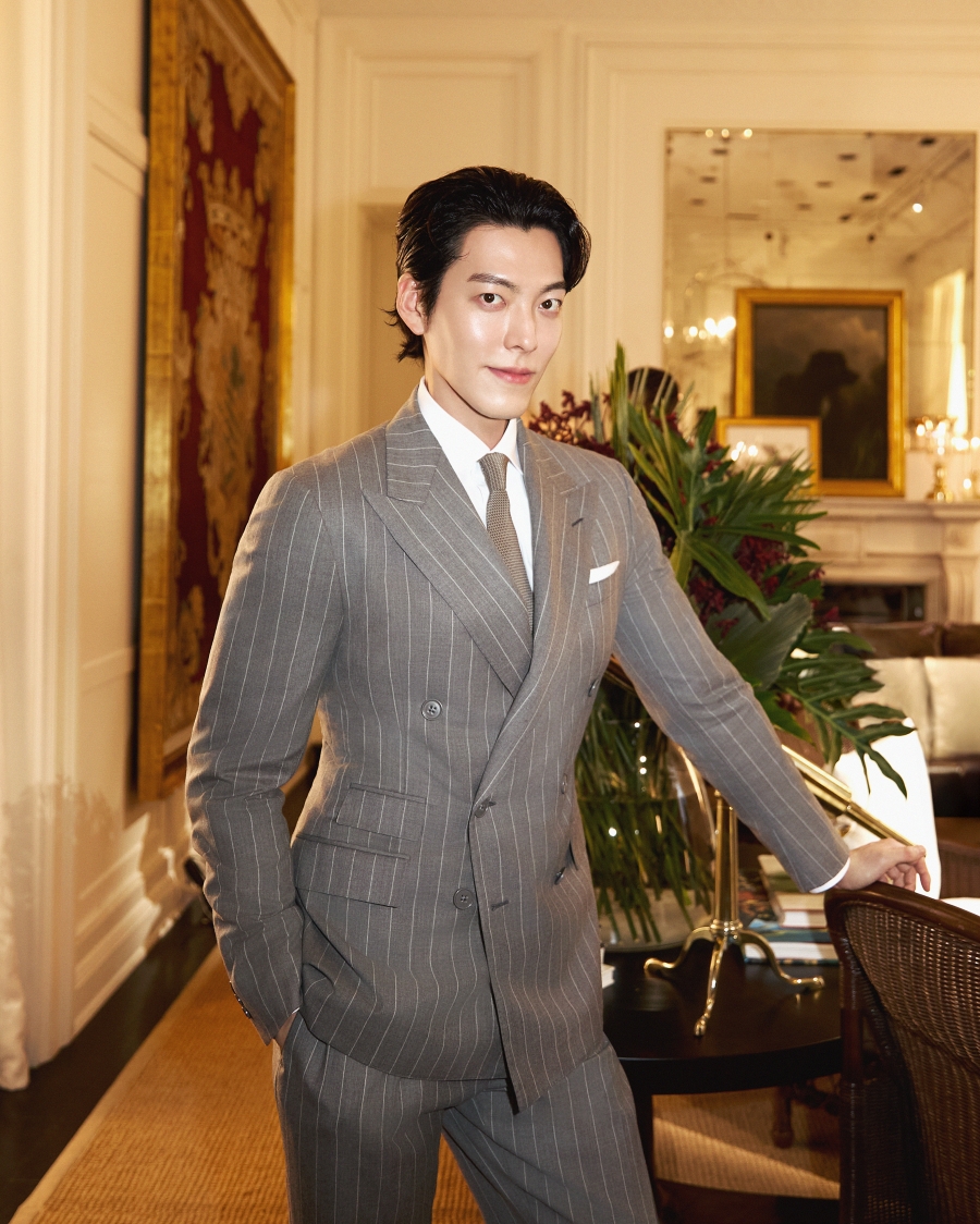 김우빈, 수트 장인의 남다른 소화력…흐트러짐 없는 클래식[포토]