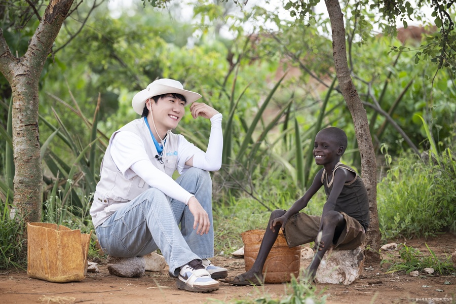 영탁, '유니세프 프로젝트 블루' 첫 주자 발탁…선한 영향력 전파