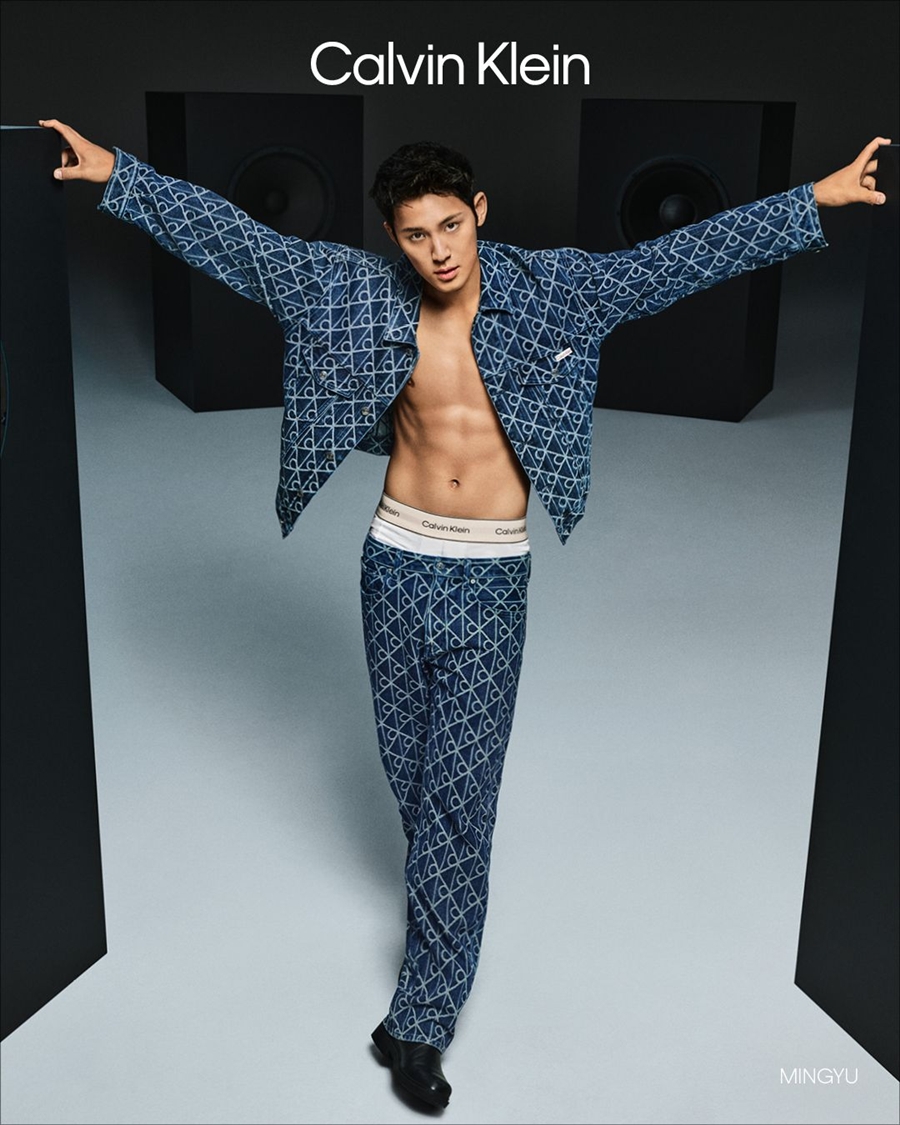 세븐틴 민규, 새깅 패션에 돋보이는 선명한 복근…강렬한 데님 컬렉션 [화보]