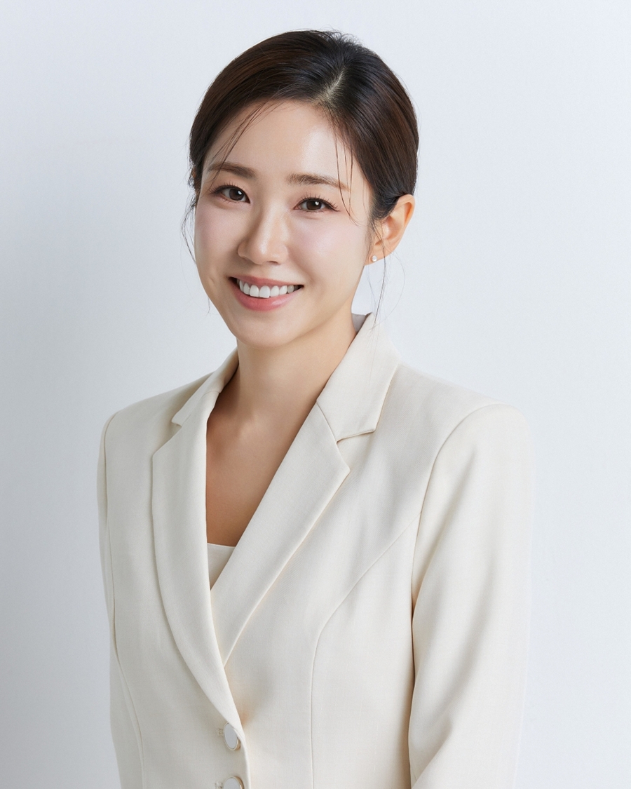 최희, 큐브엔터테인먼트와 전속계약…방송인 라인업 한층 강화