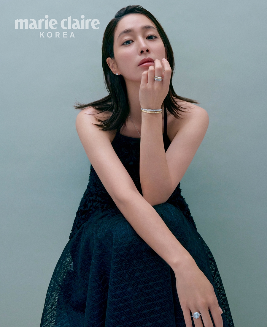 이민정, 유쾌한 이미지 벗고 고혹적 분위기 장착…배우의 품격 [화보]