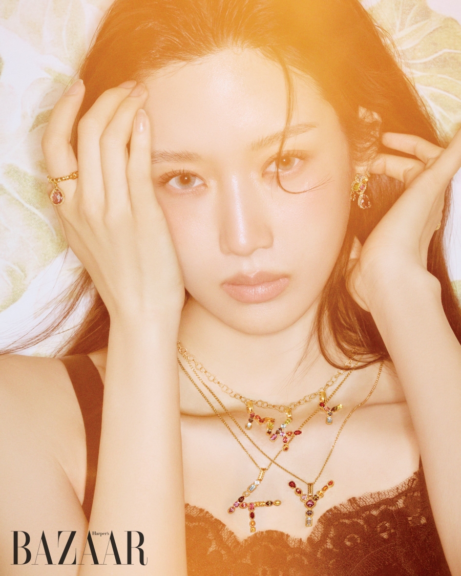 문가영, 몽환적 퇴폐미…관능과 순수 그 사이 [화보]