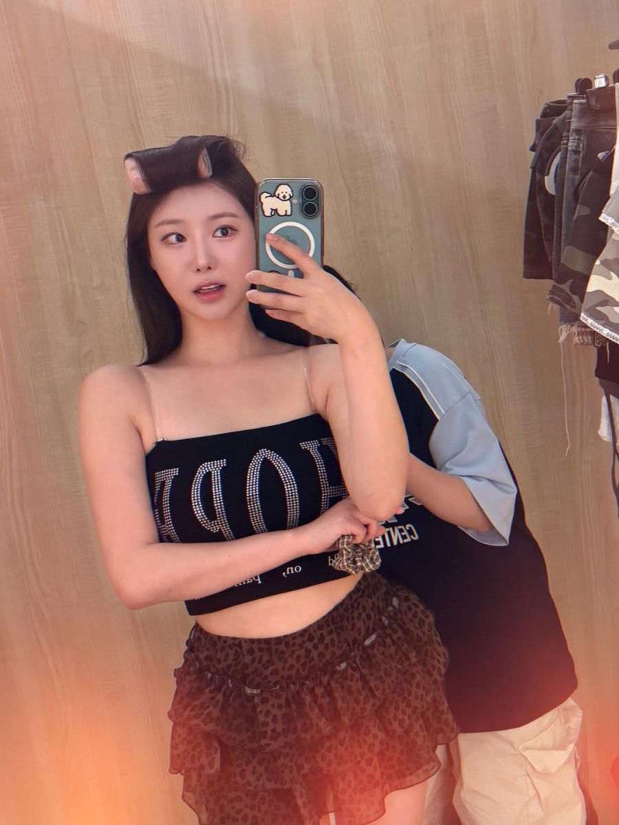 브브걸 민영, 꽉찬 튜브탑에 절대 동안 베이글녀 자태…