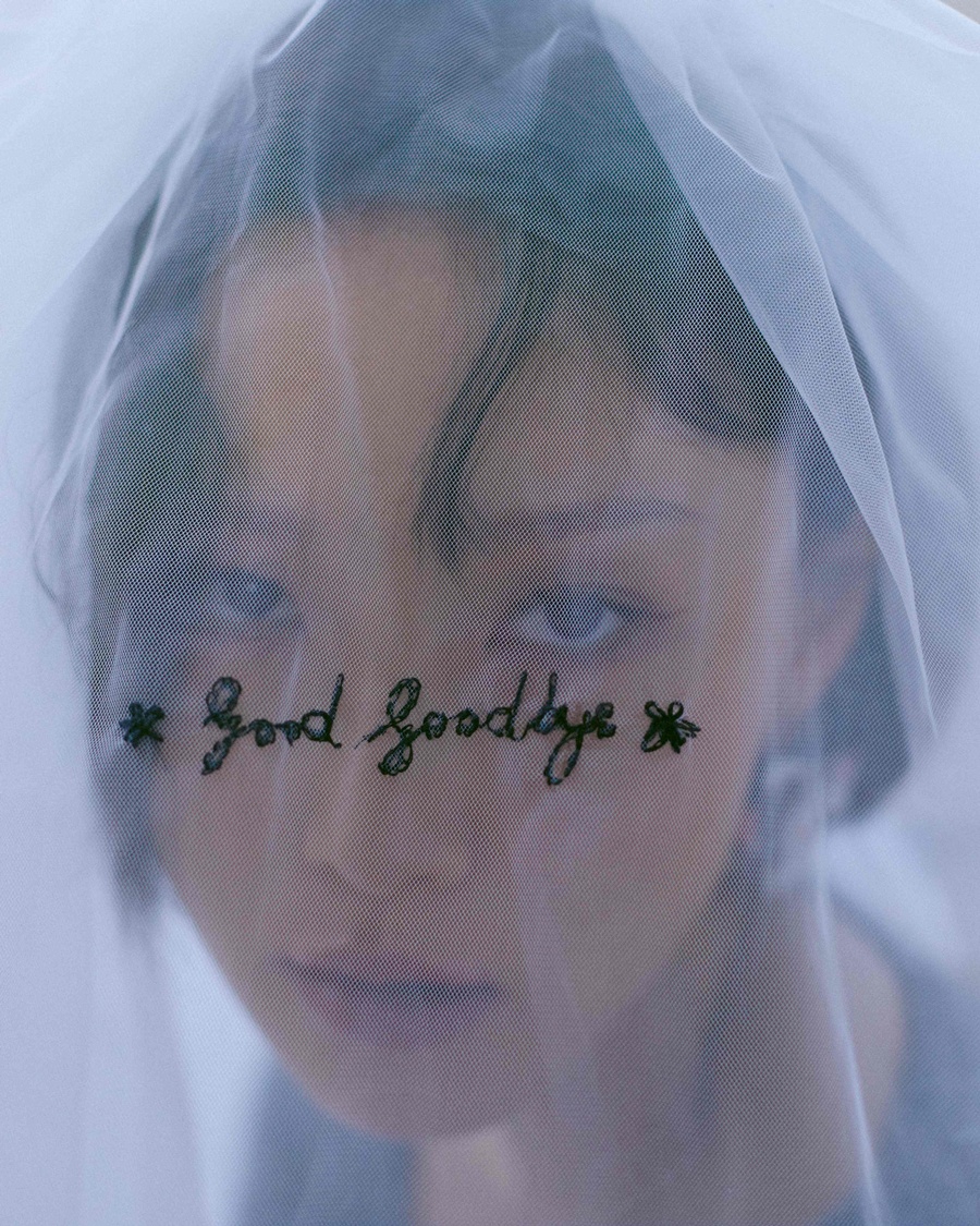 화사, 새로운 시선으로 전하는 이별 인사 'Good Goodbye'