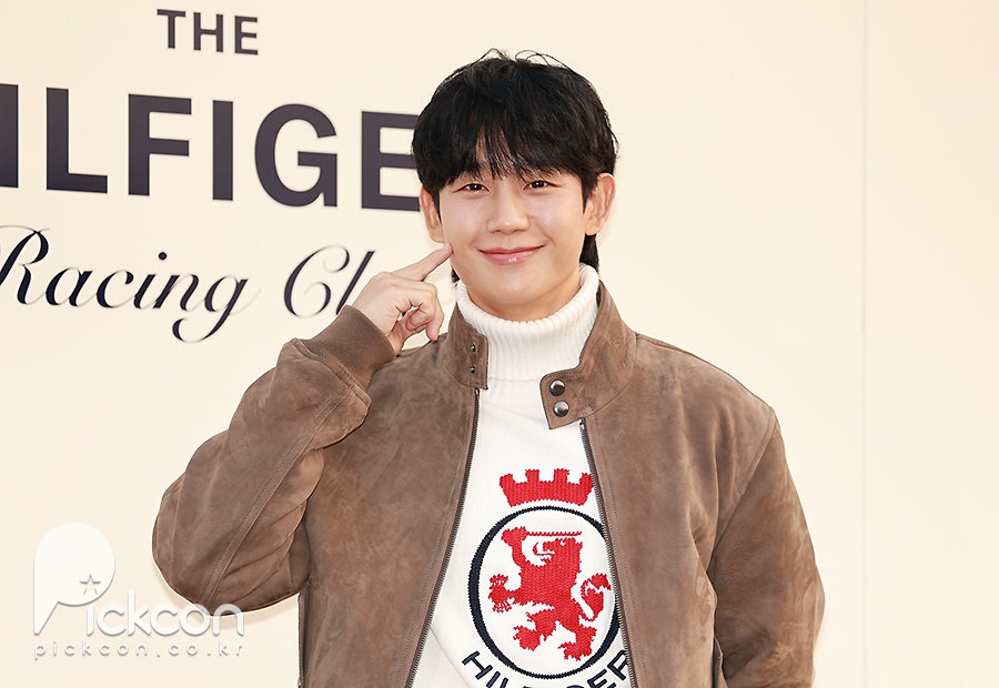 정해인이 웃는 순간 내 마음도 녹아 (포토)