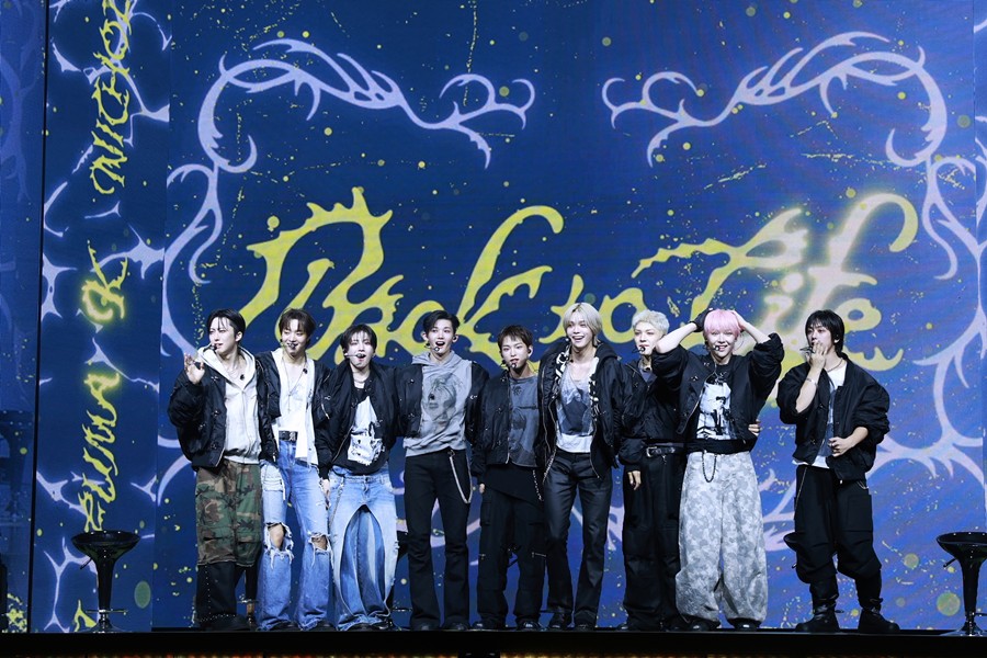 앤팀, 시작부터 성공적인 한국 데뷔…앨범 발매 첫 날 113만장 돌파